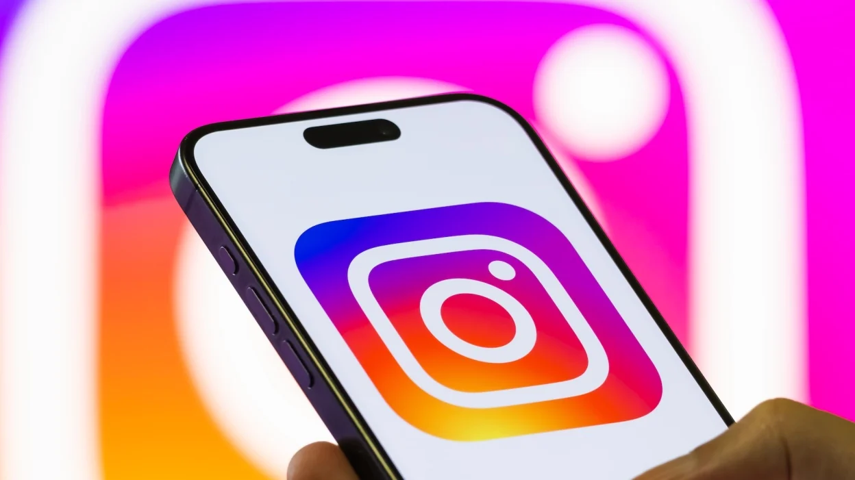 Logo d'Instagram pour mettre de l'avant les meilleures pratiques pour augmenter l'engagement sur celle-ci Photo montrant le logo d'Instagram afin d'expliquer les différentes manières d'augmenter l'engagement du public sur votre contenu Instagram
